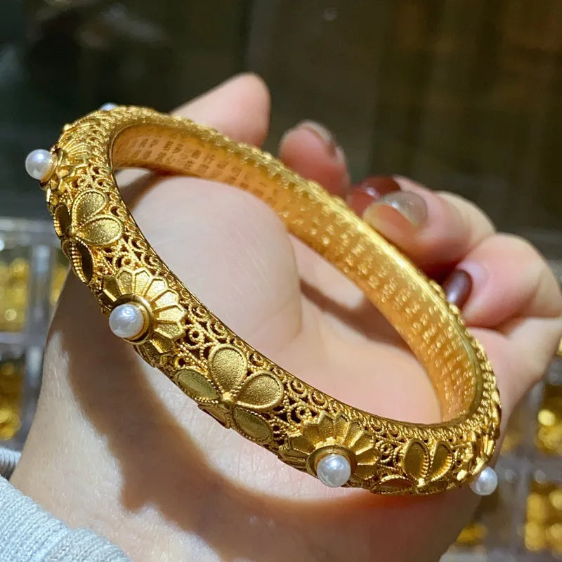 Gorgeous and Exquisite Style Gold Color Exquisite Carving Mysterious Patterns, Invisible Inlay of Imitation Pearl Bracelet